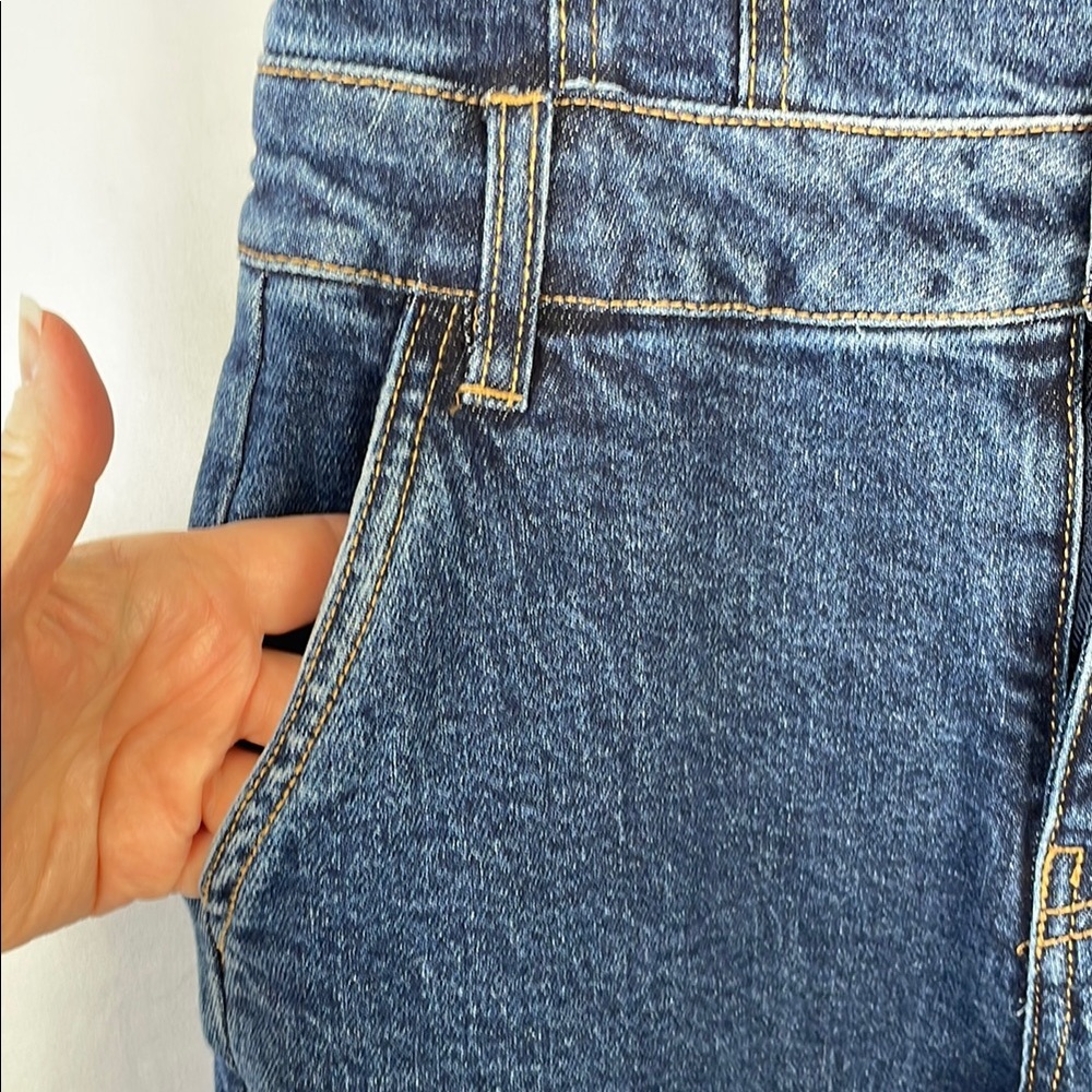 Forever 21 Ultra High-Waisted Wide Leg Blue Jeans with Button Front - Size 25 - Picture 5 of 13